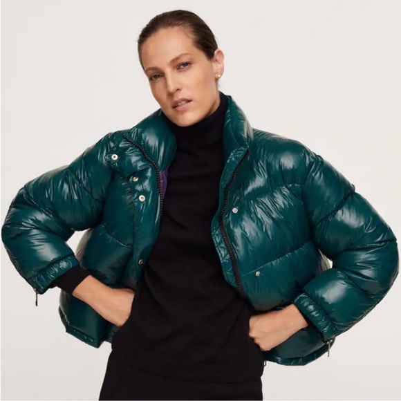 LOOKING FOR THIS Mango Glossy Green cropped puffer jacket / padded anorak - Picture 1 of 2